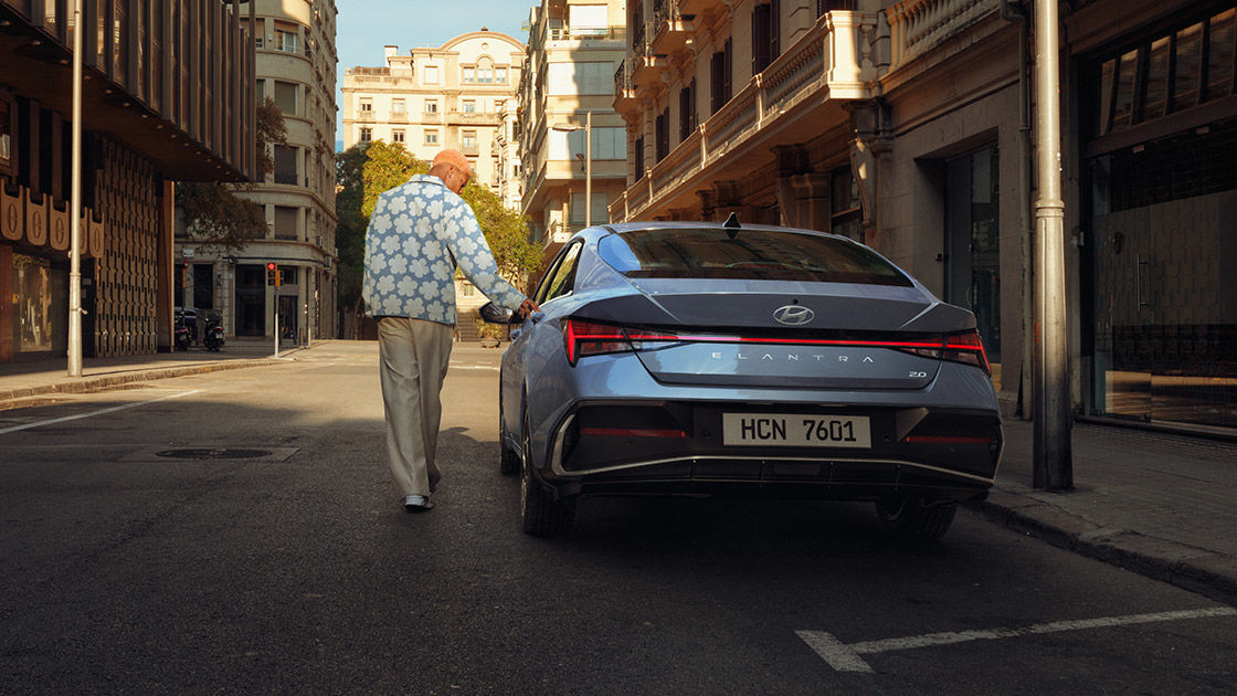 Closer view at the front part of Hyundai car with its logo and grille
